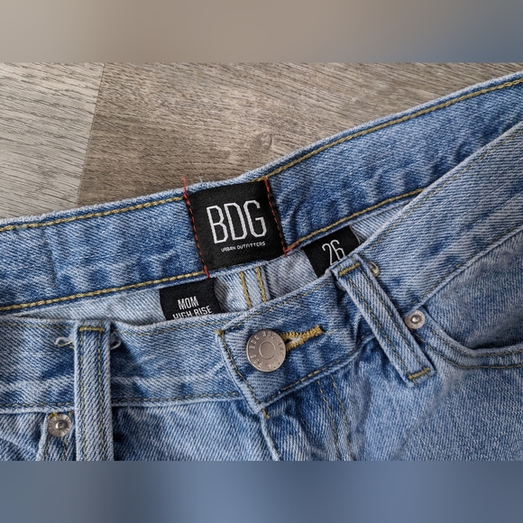 BDG Urban Outfitters Womens Mom High Rise Size 26 Blue Rolled Hem Jeans - Picture 3 of 7